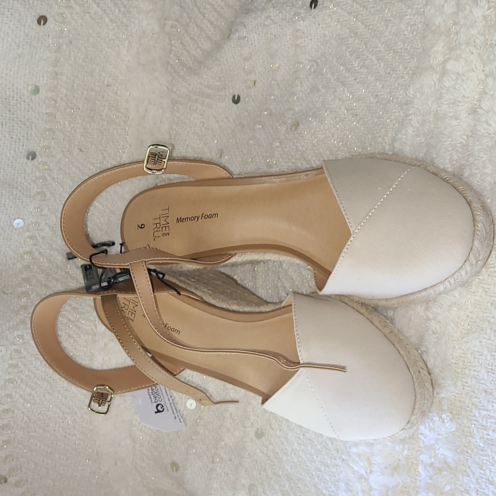 Time and True wedges espandrilles beige color size 9